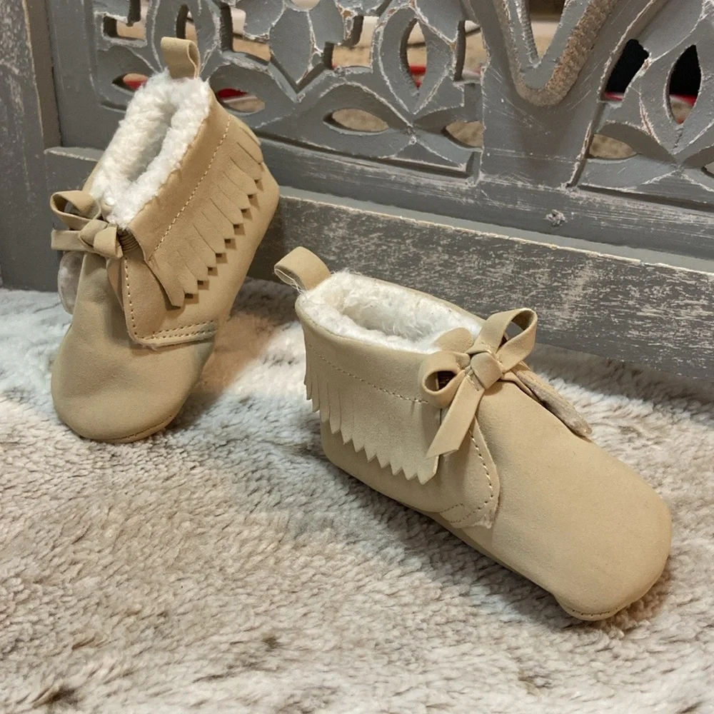 Carter’s suede moccasins shoes baby girls size 0-3 months faux fur boho western